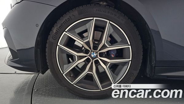 BMW 5 Series 2025, фото 4