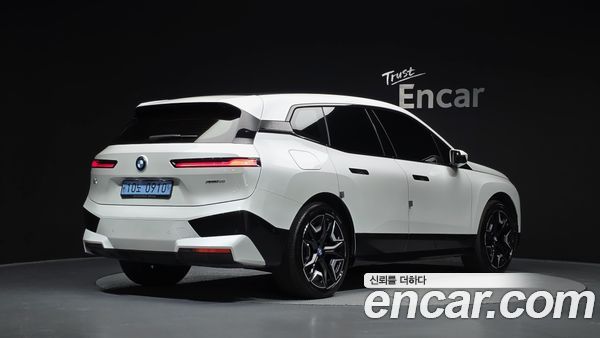 BMW iX 2023, фото 2