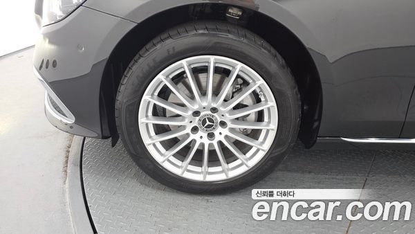 Mercedes-Benz E-Class 2023, фото 5