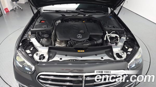 Mercedes-Benz E-Class 2023, фото 6