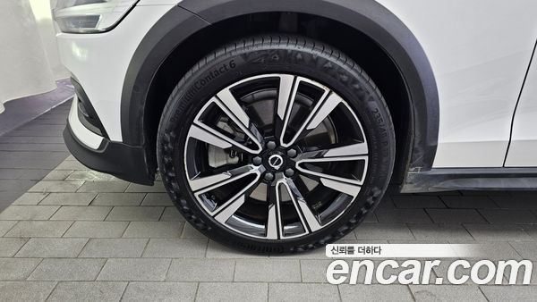 Volvo V60 2023, фото 5
