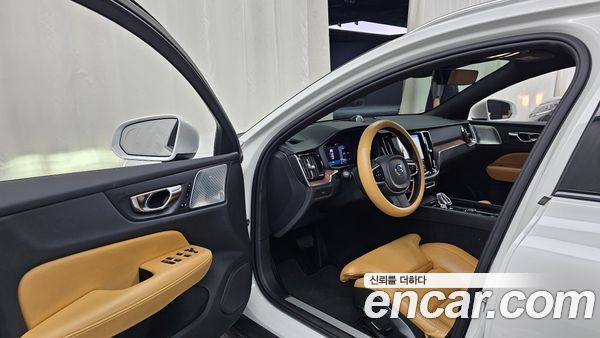 Volvo V60 2023, фото 13