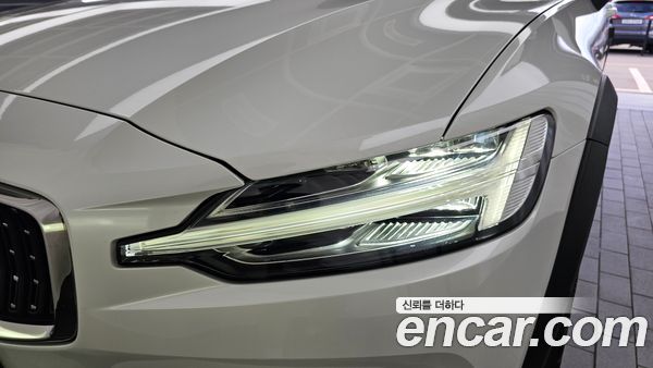 Volvo V60 2023, фото 8