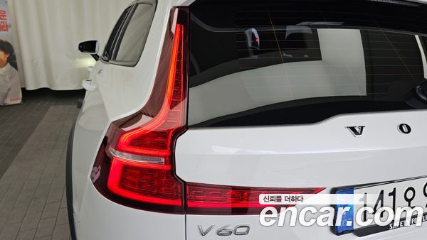 Volvo V60 2023, фото 9
