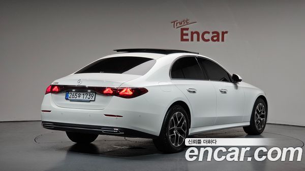 Mercedes-Benz E-Class 2026, фото 2