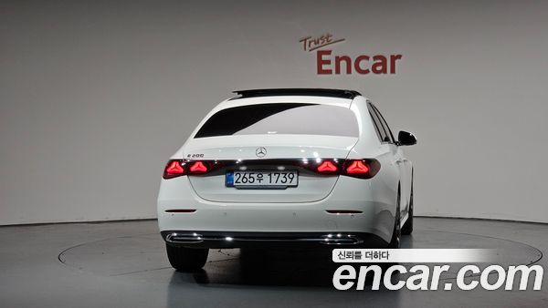 Mercedes-Benz E-Class 2026, фото 4