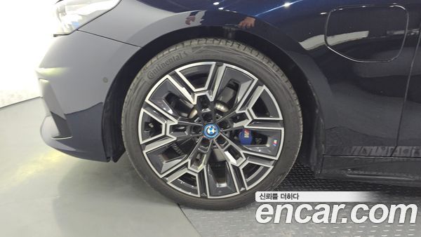 BMW 5 Series 2025, фото 5