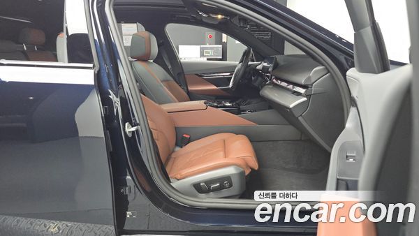 BMW 5 Series 2025, фото 16