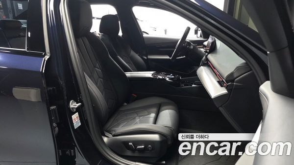 BMW 5 Series 2024, фото 16