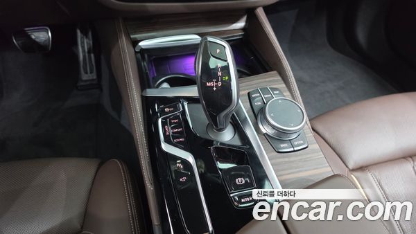 BMW 5 Series 2021, фото 9