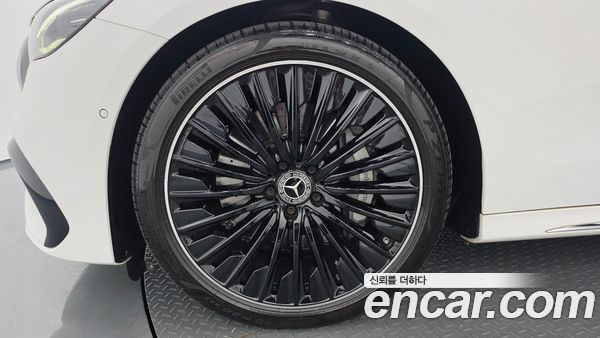 Mercedes-Benz E-Class 2024, фото 5
