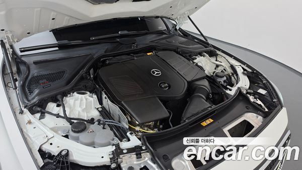 Mercedes-Benz E-Class 2024, фото 6