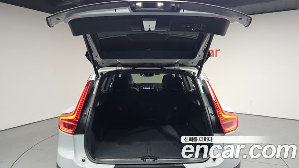 Volvo XC40 2020, фото 31