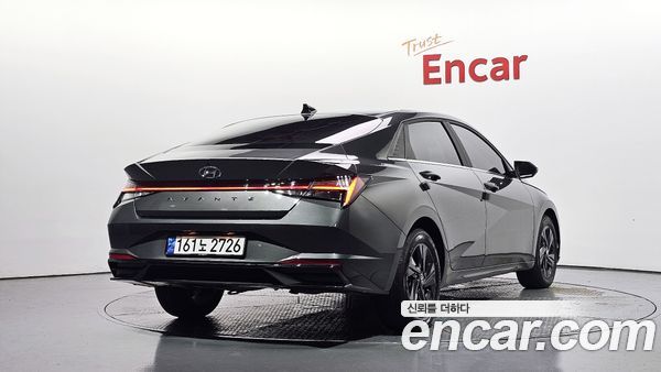 Hyundai Elantra 2023, фото 2