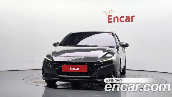 Hyundai Elantra 2023, фото 3