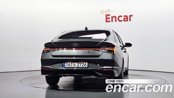 Hyundai Elantra 2023, фото 4