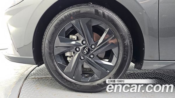Hyundai Elantra 2023, фото 5