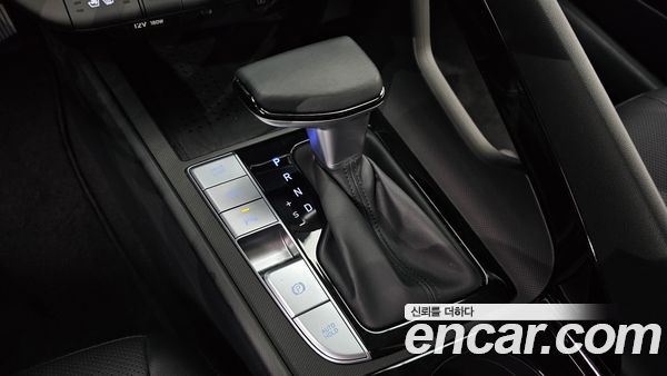 Hyundai Elantra 2023, фото 12