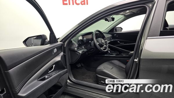 Hyundai Elantra 2023, фото 13