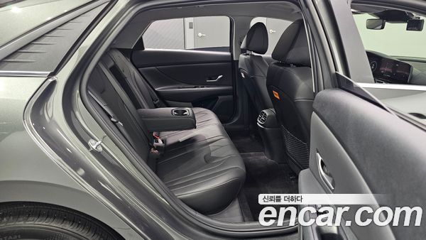 Hyundai Elantra 2023, фото 17