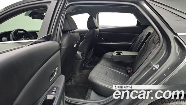 Hyundai Elantra 2023, фото 18