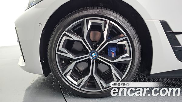 BMW i4 2023, фото 4