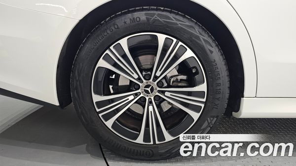 Mercedes-Benz E-Class 2025, фото 5