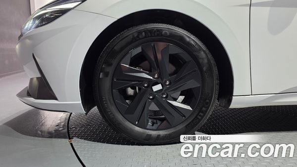 Hyundai Elantra 2023, фото 5
