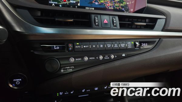 Lexus ES 2020, фото 31