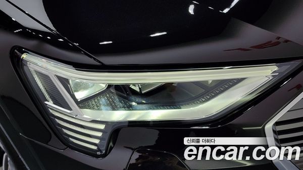 Audi e-tron 2023, фото 8