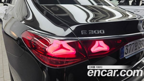 Mercedes-Benz E-Class 2024, фото 9