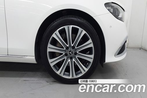 Mercedes-Benz E-Class 2023, фото 5