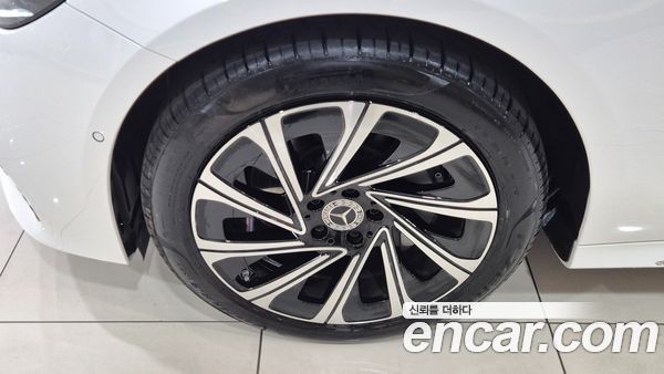 Mercedes-Benz E-Class 2025, фото 5