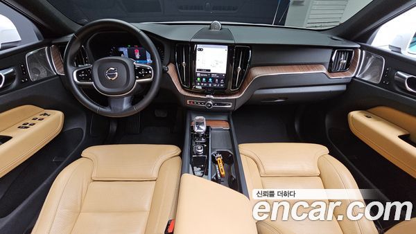 Volvo XC60 2025, фото 9
