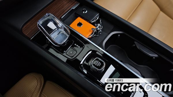 Volvo XC60 2025, фото 11