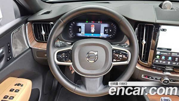 Volvo XC60 2025, фото 17