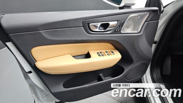 Volvo XC60 2025, фото 13