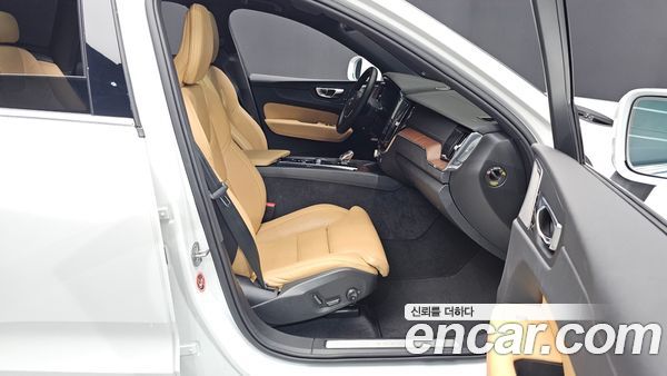 Volvo XC60 2025, фото 15