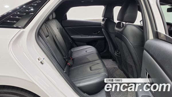 Hyundai Elantra 2022, фото 17