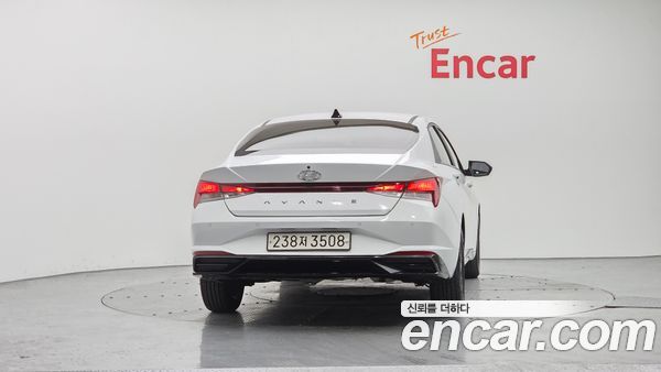 Hyundai Elantra 2023, фото 4