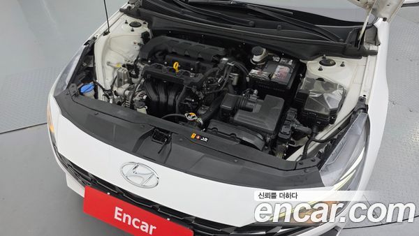 Hyundai Elantra 2023, фото 6