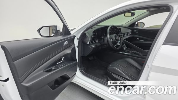 Hyundai Elantra 2023, фото 10