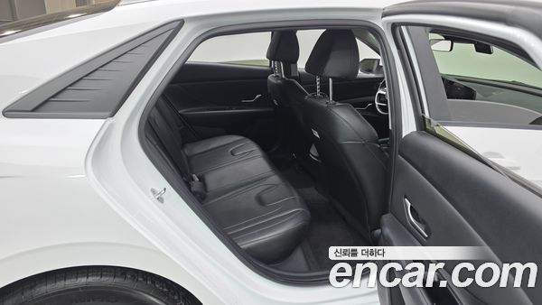 Hyundai Elantra 2023, фото 11