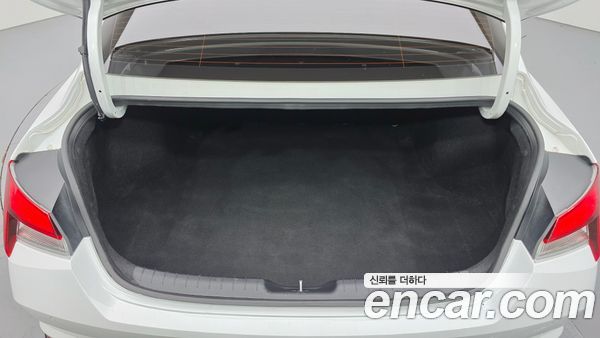 Hyundai Elantra 2023, фото 20