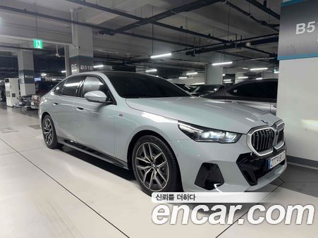 BMW 5 Series 2025, фото 2