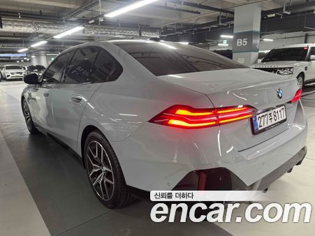 BMW 5 Series 2025, фото 4
