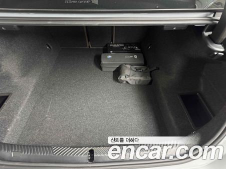 BMW 5 Series 2025, фото 8