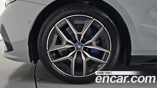 BMW i5 2025, фото 4