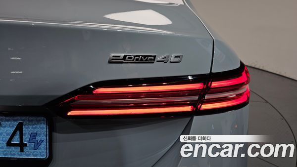 BMW i5 2025, фото 8