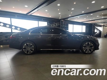 Mercedes-Benz E-Class 2024, фото 9